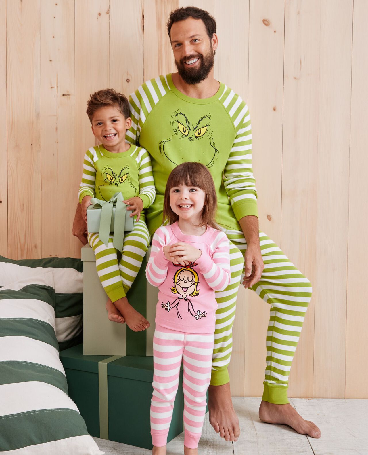 Adult Dr. Seuss Grinch HannaJams™ Pajama Set - Image 4